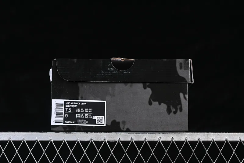 All categories Nk Air Force 1 Air Force series Nk Air Force 1 Low Air Force low-top Nike Air Force 1'07 Low White and black contrasting sapphire blue Air Force 1 low-top casual sneakers DN1688-811